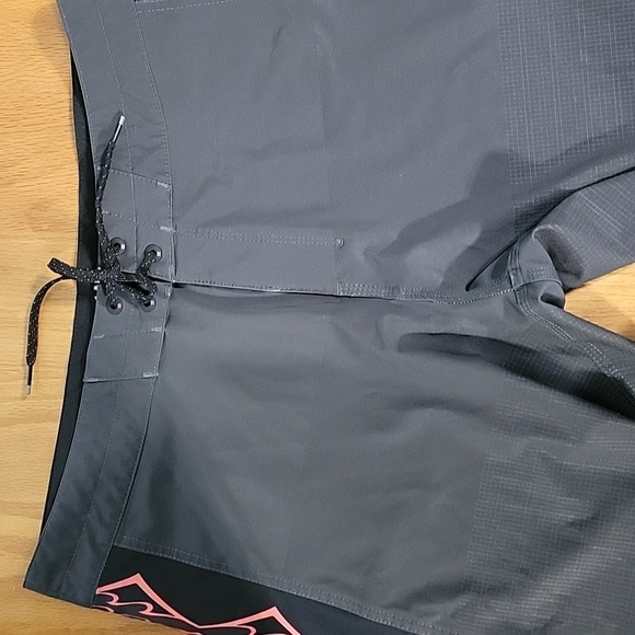 Men's Billabong Airlite Swim Shorts, Gray, Size 32, Pre-Owned - Picture 4 of 9